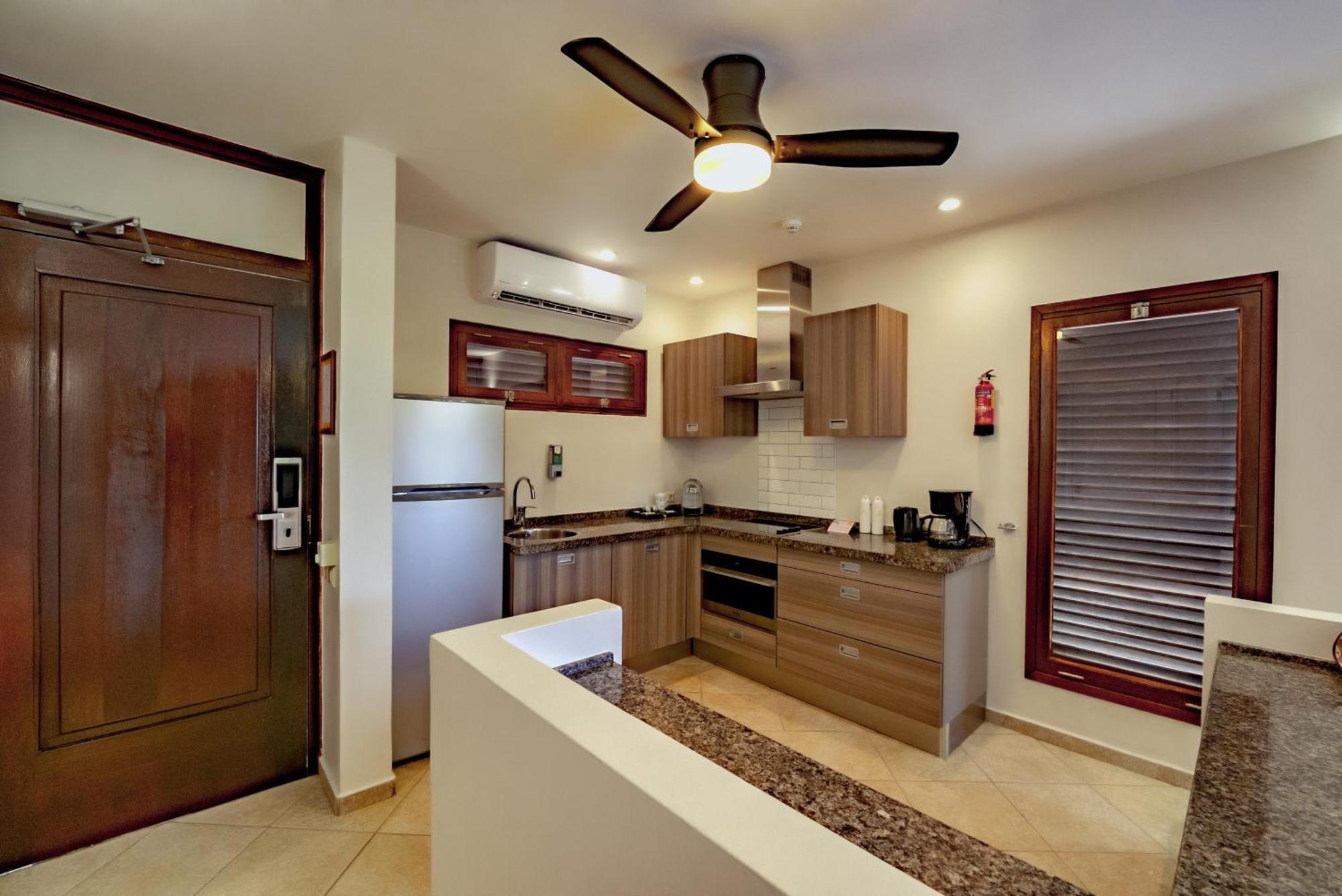 Lionsdive Beach Resort Curacao Экстерьер фото